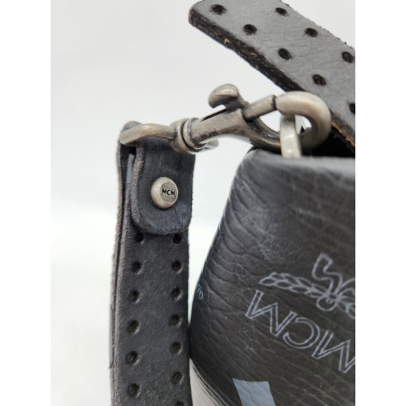 ❤️SOLD❤️*RARE* MCM Studded/Embroidered Wristlet 439MCMXEA - Picture 2 of 11